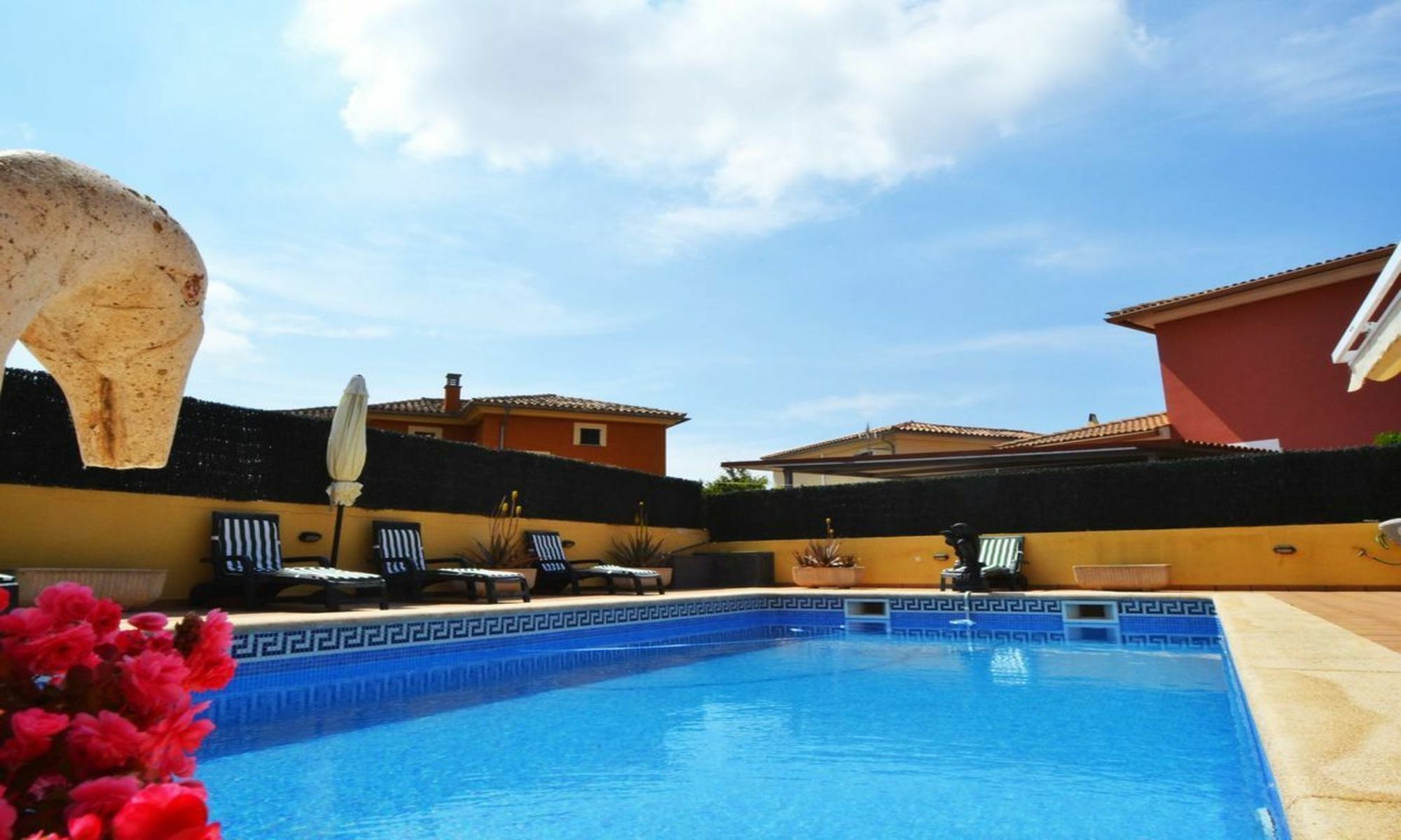 Villa 104515 - In *